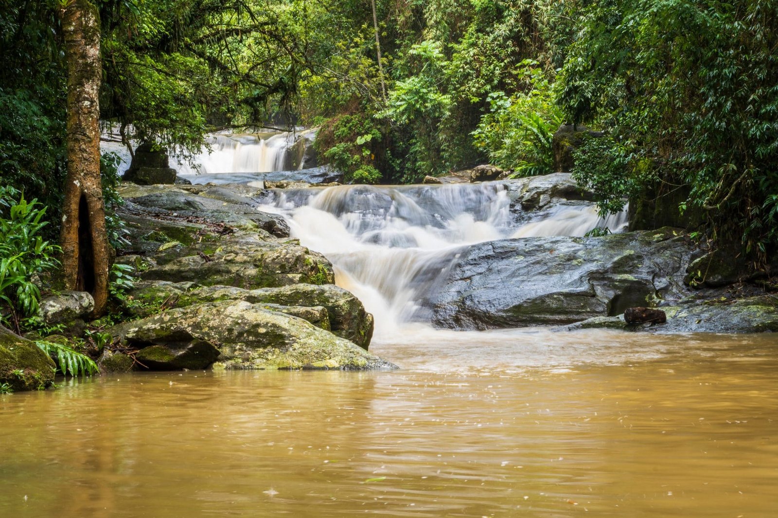 Três Cachoeiras em Penedo